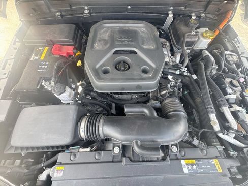 Used 2023 Jeep Wrangler Unlimited Sahara w/ Cold Weather Group AWD/4WD image 34
