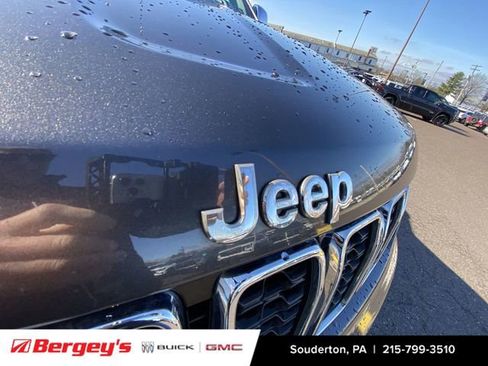 Used 2019 Jeep Grand Cherokee Limited image 34