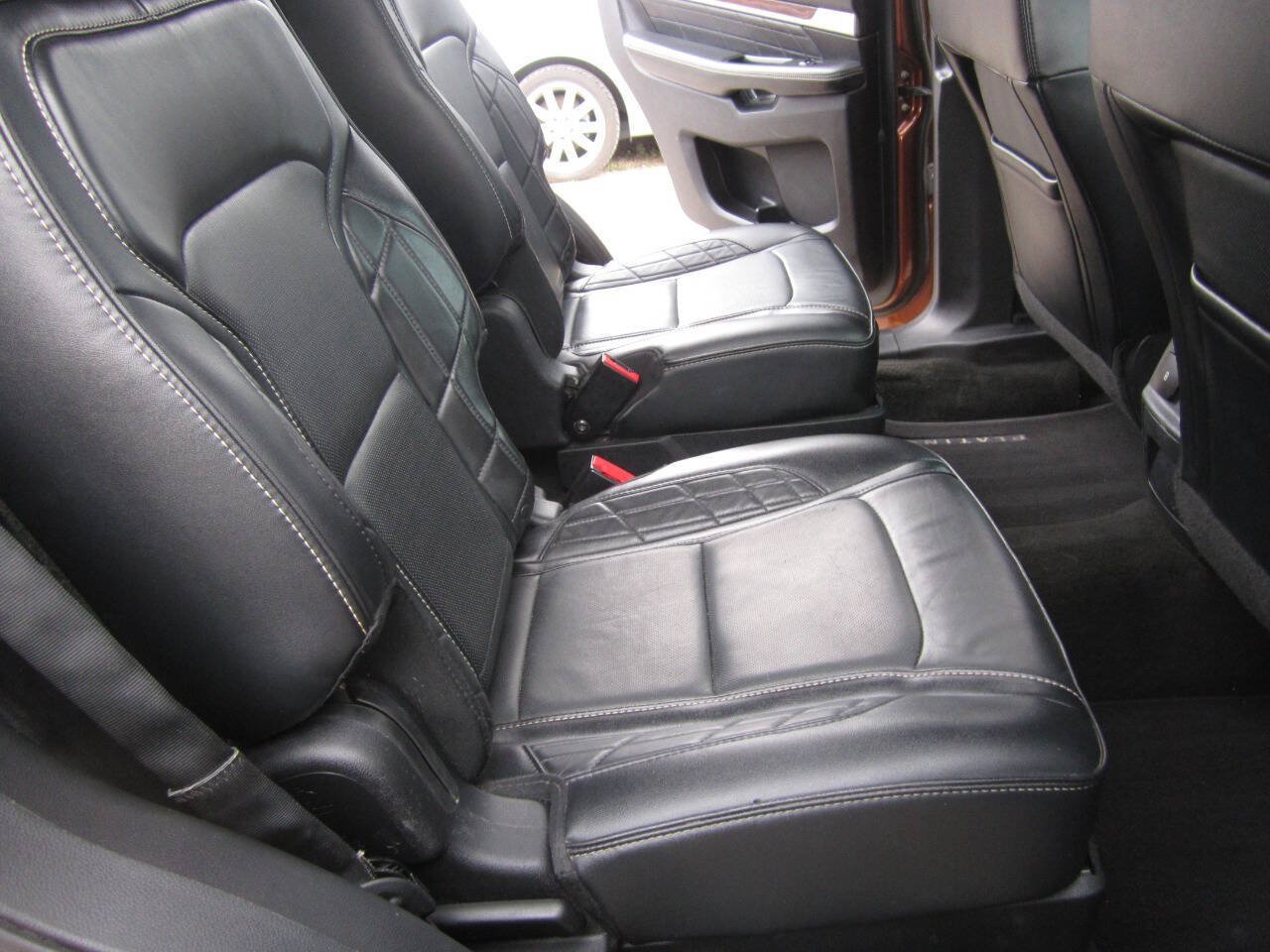 Used 2017 Ford Explorer Platinum AWD/4WD image 9