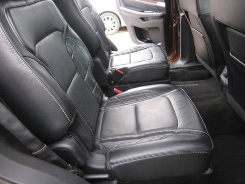 Used 2017 Ford Explorer Platinum AWD/4WD image 9