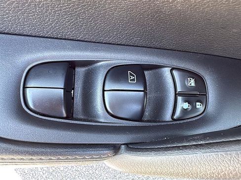 Used 2022 Nissan Rogue Sport SV w/ Technology Package FWD image 34