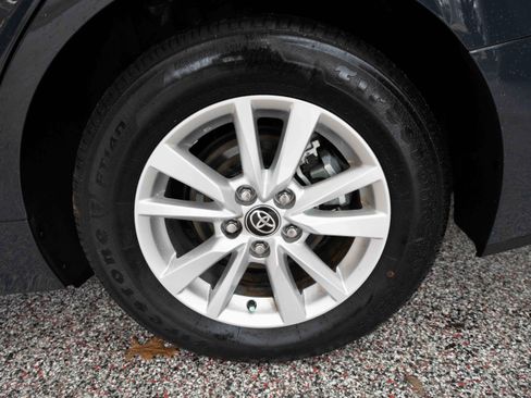 Used 2025 Toyota Camry LE w/ Convenience Package image 28