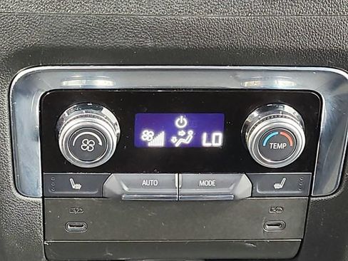 Used 2025 GMC Yukon XL Denali AWD/4WD image 43