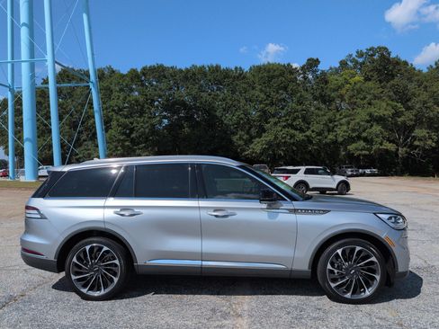 Used 2020 Lincoln Aviator Reserve w/ Equipment Group 202A AWD/4WD image 2