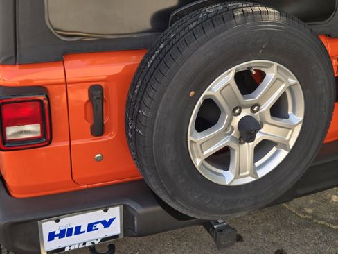 Used 2018 Jeep Wrangler Sport image 9