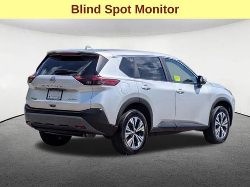 Used 2023 Nissan Rogue SV image 4