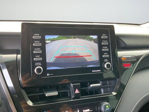 Used 2021 Toyota Camry SE FWD image 17