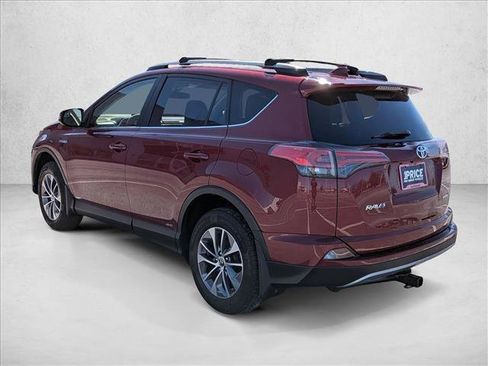 Used 2018 Toyota RAV4 LE image 8