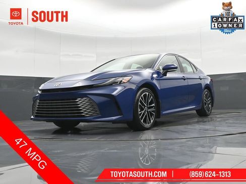 Used 2025 Toyota Camry XLE FWD image 41