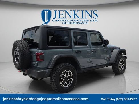 Used 2024 Jeep Wrangler Unlimited Rubicon AWD/4WD image 4