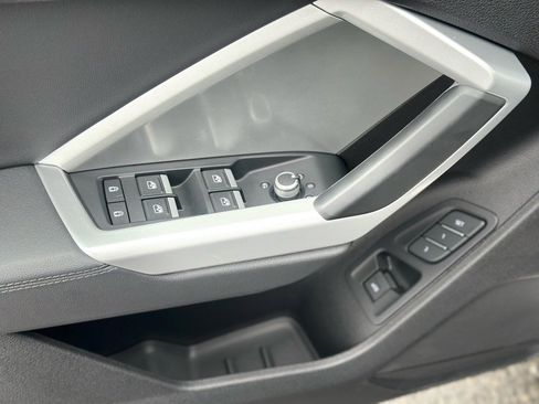 Used 2025 Audi Q3 2.0T Premium w/ Convenience Package image 18