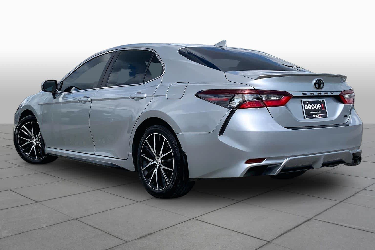 Used 2024 Toyota Camry SE FWD image 11