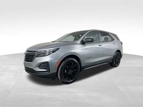 Used 2023 Chevrolet Equinox LS w/ LS Convenience Package image 2