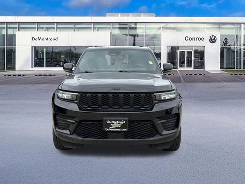 Used 2024 Jeep Grand Cherokee Altitude RWD image 2