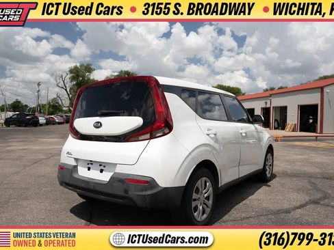 Used 2021 Kia Soul LX FWD image 3