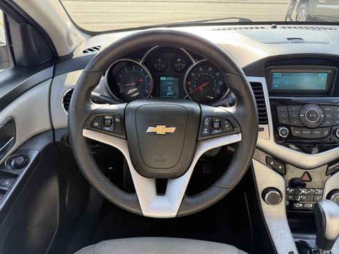Used 2013 Chevrolet Cruze LT image 18
