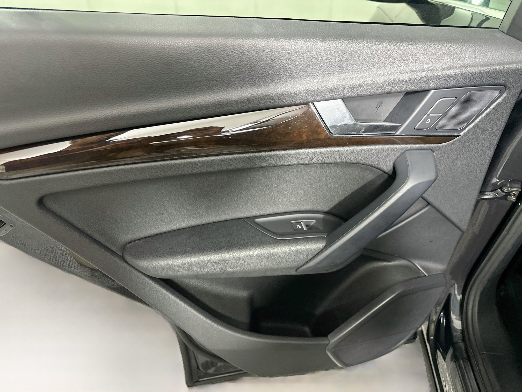 Used 2018 Audi Q5 2.0T Premium Plus w/ Premium Plus Package AWD/4WD image 25