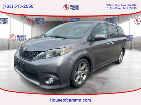 Used 2014 Toyota Sienna SE image 1