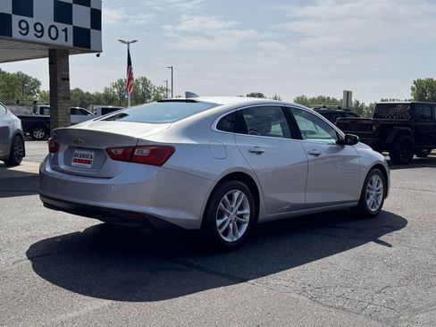 Used 2017 Chevrolet Malibu LT FWD image 8