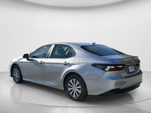 Used 2021 Toyota Camry LE image 11
