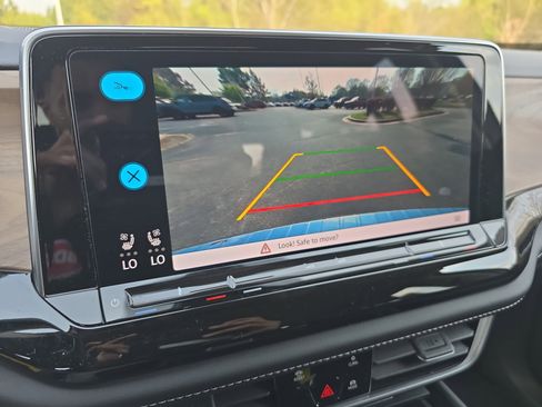 Used 2024 Volkswagen Atlas SE image 25