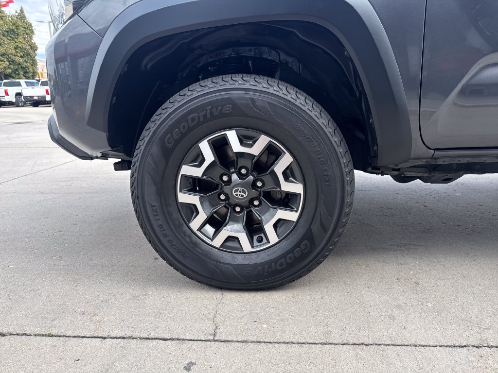Certified 2020 Toyota Tacoma TRD Off-Road w/ Technology Package AWD/4WD image 25