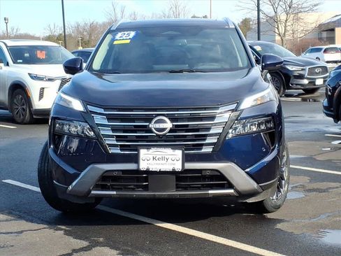 Used 2025 Nissan Rogue SL w/ Tech Package image 2