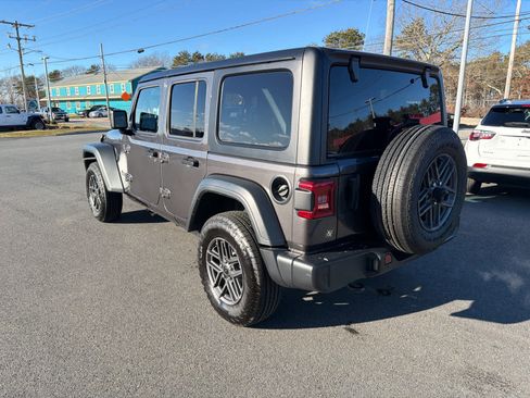 Used 2025 Jeep Wrangler Sport S image 5