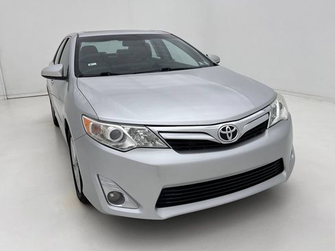Used 2012 Toyota Camry XLE FWD image 6