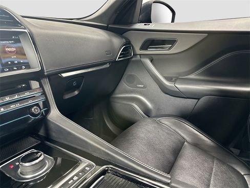Used 2019 Jaguar F-PACE S image 26