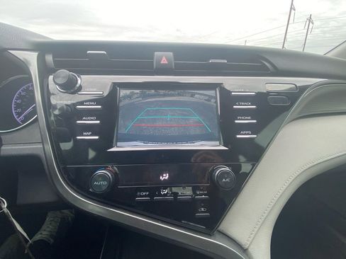 Used 2019 Toyota Camry SE FWD image 22