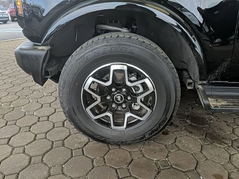 Used 2025 Ford Bronco Outer Banks image 9