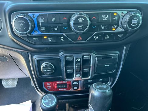 Used 2021 Jeep Wrangler Unlimited Rubicon w/ Trailer Tow Package image 31