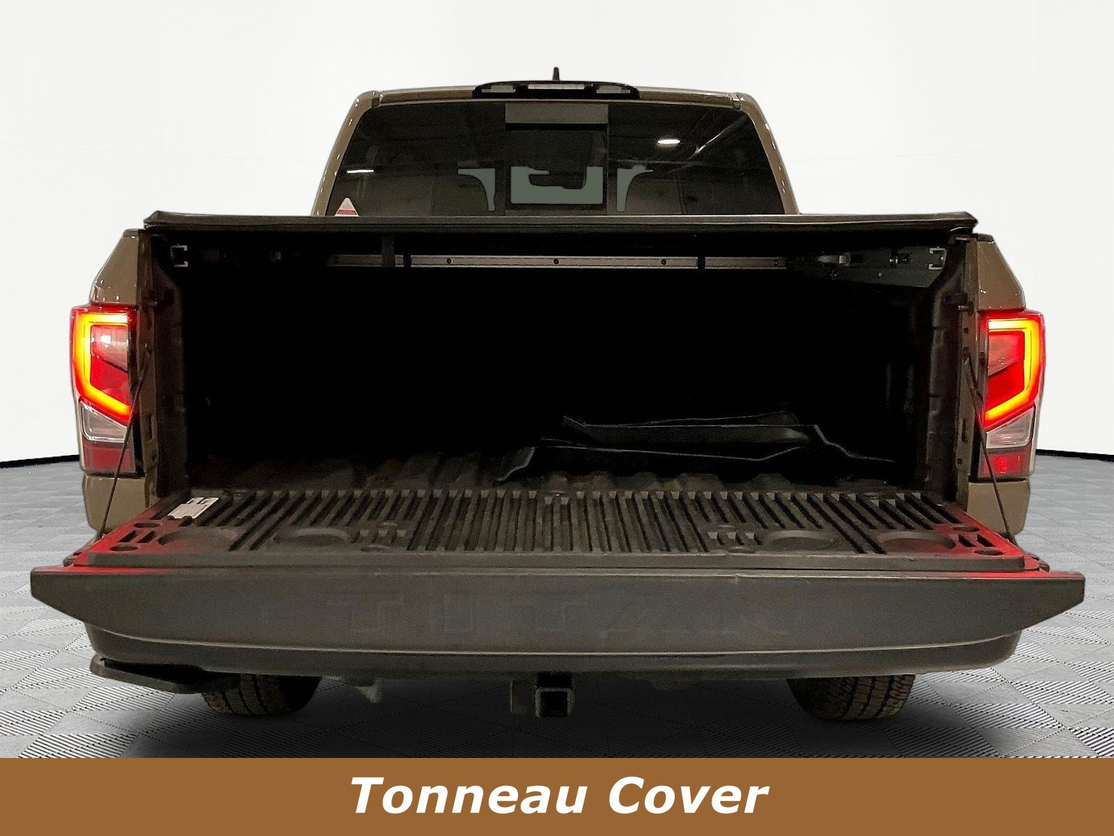 Used 2023 Nissan Titan PRO-4X w/ Pro-4x Utility Package AWD/4WD image 7
