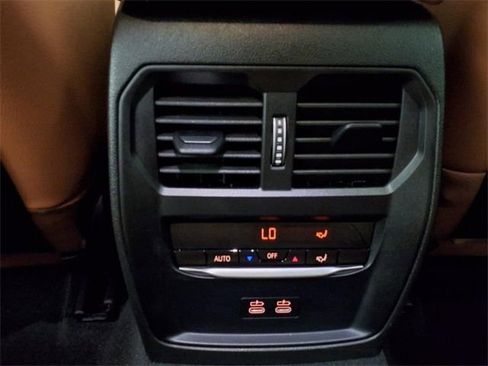 Used 2025 BMW 330i xDrive Sedan w/ Premium Package image 15