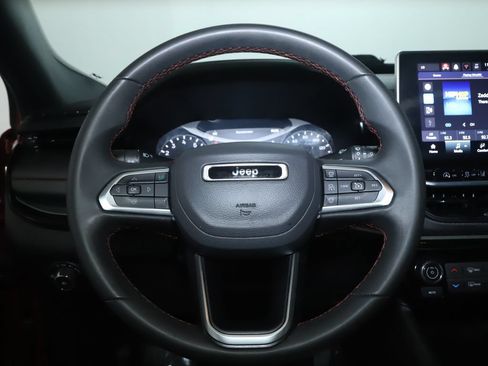 Used 2025 Jeep Compass Trailhawk AWD/4WD image 21