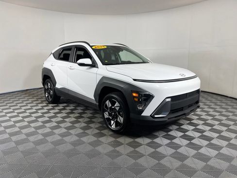 Used 2025 Hyundai Kona SEL AWD/4WD image 6