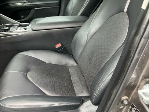 Used 2021 Toyota Camry XSE FWD image 9