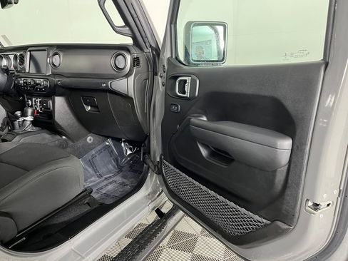 Used 2022 Jeep Gladiator Sport image 16