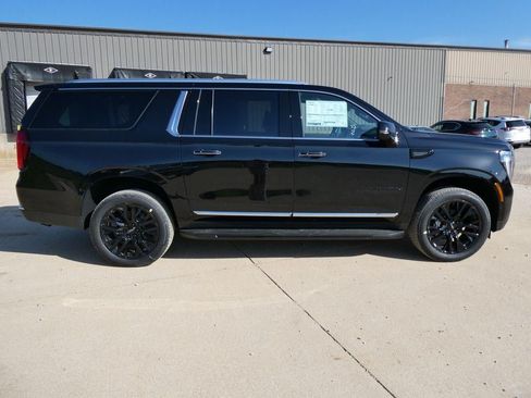 New 2026 GMC Yukon XL Elevation w/ Elevation Premium Package AWD/4WD image 3