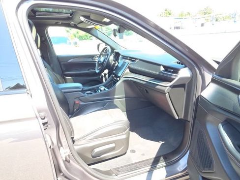 Used 2024 Jeep Grand Cherokee Altitude AWD/4WD image 25