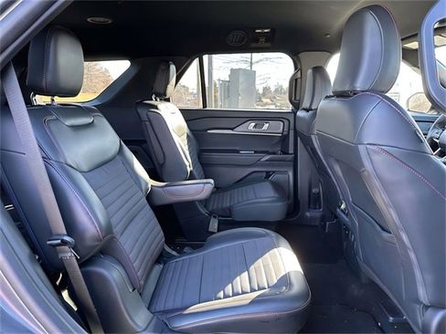 Used 2025 Ford Explorer ST-Line image 21