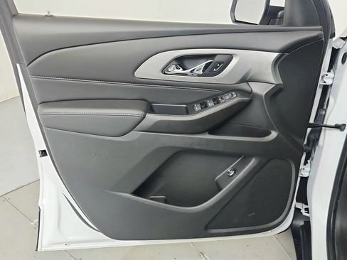 Used 2023 Chevrolet Traverse LT FWD image 16