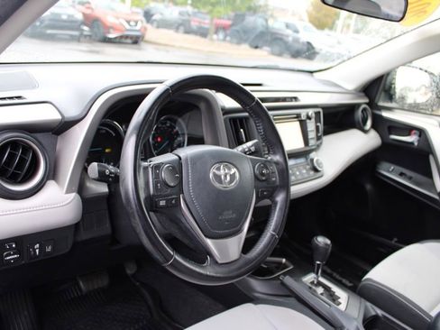 Used 2017 Toyota RAV4 XLE image 18