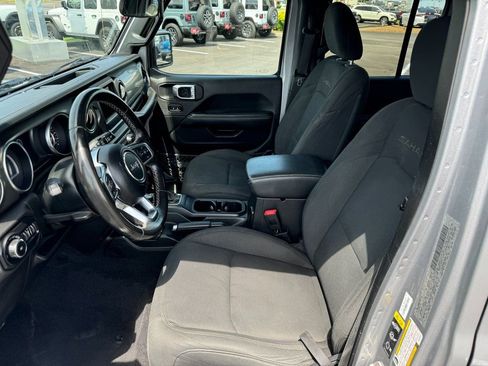 Used 2020 Jeep Wrangler Unlimited Sahara AWD/4WD image 27