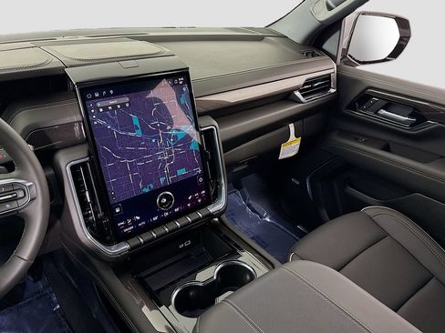 Used 2025 GMC Yukon Elevation AWD/4WD image 25
