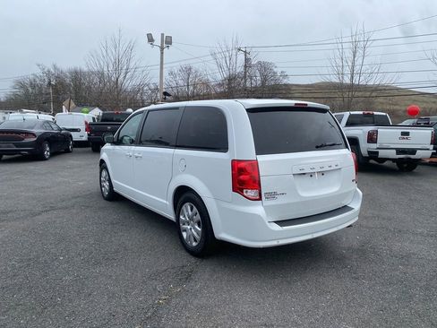 Used 2018 Dodge Grand Caravan SE w/ UConnect Hands-Free Group image 8