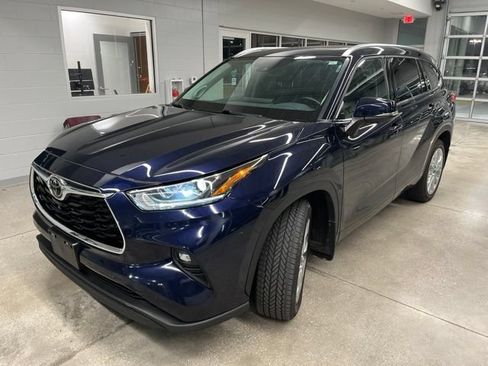 Used 2023 Toyota Highlander Limited AWD/4WD image 4