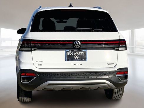 Used 2026 Volkswagen Taos SE AWD/4WD image 4