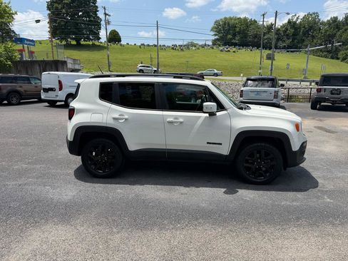 Used 2017 Jeep Renegade Altitude AWD/4WD image 6